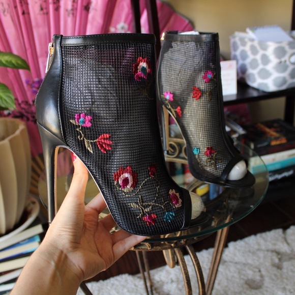 ✨NIB Marissa Floral Embroidered Mesh Caged Heels - Picture 2 of 15